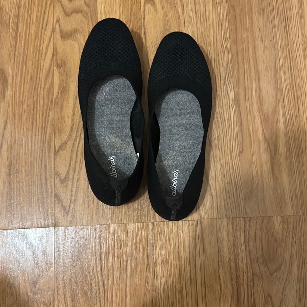 All birds flats black, size 8, gently worn